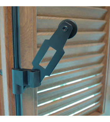 L’espagnolette volet battant s’adapte aussi bien aux volets modernes qu’aux modèles anciens. L’espagnolette volet battant s’adapte aussi bien aux volets modernes qu’aux modèles anciens.