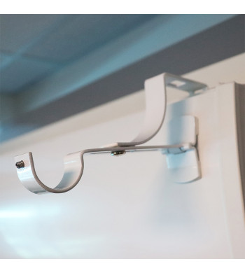 Support geko posé sur coffre